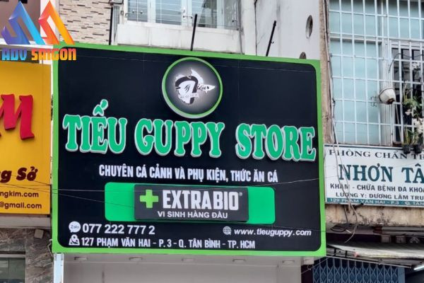 Bảng hiệu cá cảnh Mica với chữ nổi sắc nét