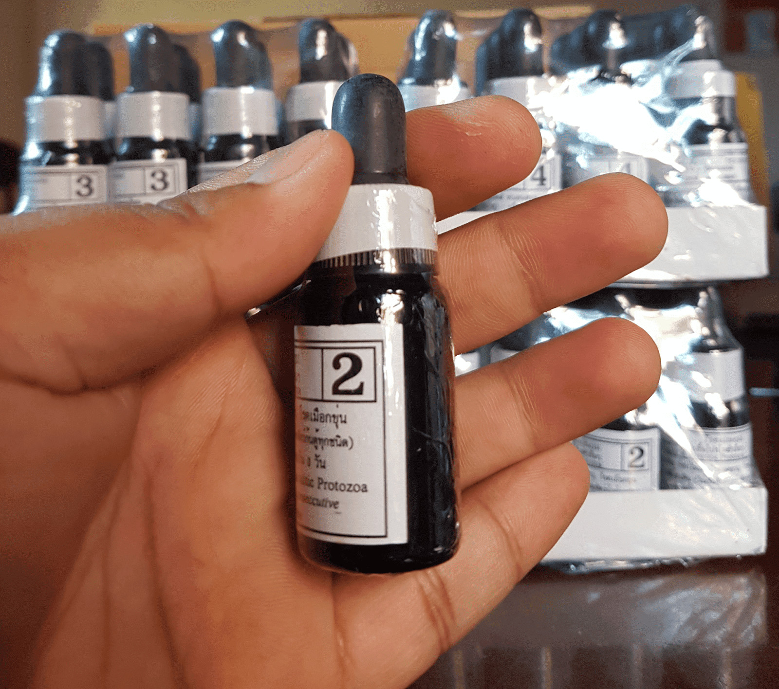 Chai thuốc trị nấm cho cá bảy màu Bionok số 2 với nhãn hiệu rõ ràng, biểu tượng của giải pháp hiệu quả cho bệnh nấm