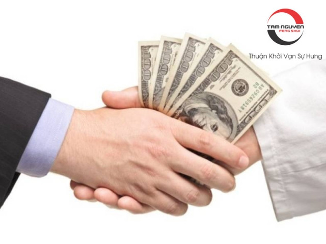 Người phụ nữ cẩn trọng với tiền bạc vào ngày đầu tháng