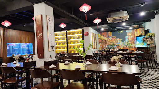 Bể cá rồng được trang bị hệ thống lọc nước hiện đại tại Cá rồng Hồng Anh