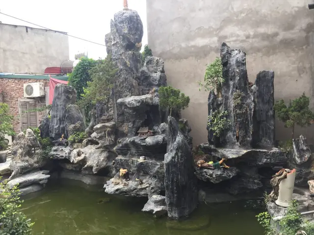 Hướng Dẫn Kết Hợp Bể Cá Và Hòn Non Bộ Đúng Chuẩn Phong Thủy