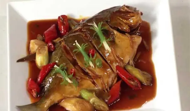 2. Cá chim kho gừng sả