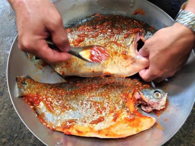 1. Cá chim đen nướng muối ớt