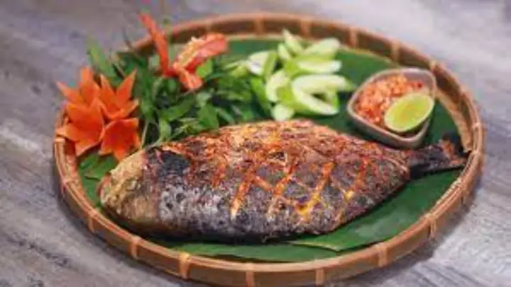 1. Cá chim đen nướng muối ớt
