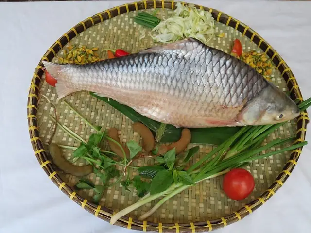 Ở nước ta, cá cóc thường sống ở vực sâu, nước xoáy, trụ cầu, bến phà thuộc sông Tiền, sông Hậu như đoạn Mỹ Thuận (Vĩnh Long), Cái Bè (Tiền Giang), Vàm Nao (An Giang), Bùng Binh - Bến Bạ (Cần Thơ - Hậu Giang)...