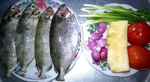 Cá giò kho nghệ