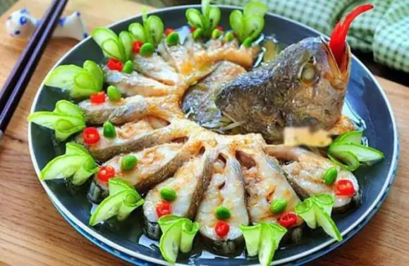 cá lớn ăn cá nhỏ