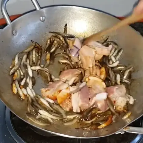 Cá Lòng Ròng Là Cá Gì? Giải Mã Thông Tin Chi Tiết Về Loài Cá Này