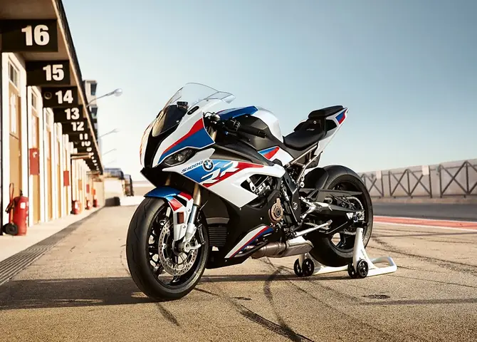 BMW S1000RR 2019 ra mat anh 1