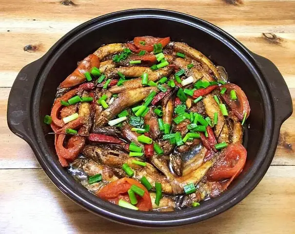 Cá thòi lòi kho tộ