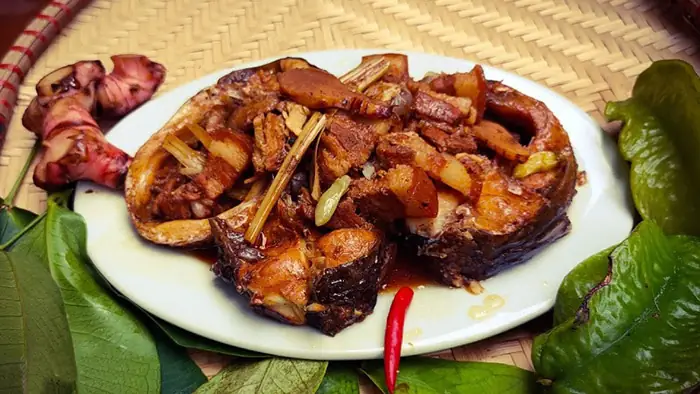Cá trắm kho riềng sả Cá trắm kho riềng sả