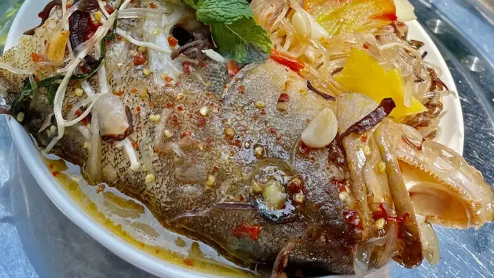 Cá mú hấp bún tàu