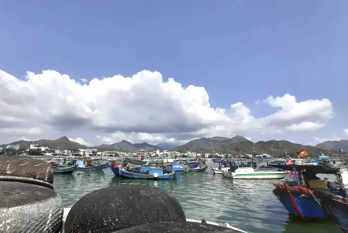 cảng cá vĩnh lương