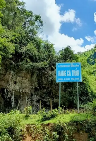 Kỳ bí hang cá thần ở Văn Nho