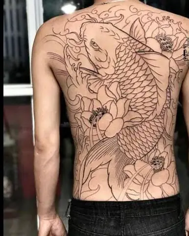 Hình xăm cá chép trắng đen: Biểu tượng, ý nghĩa và phong thủy