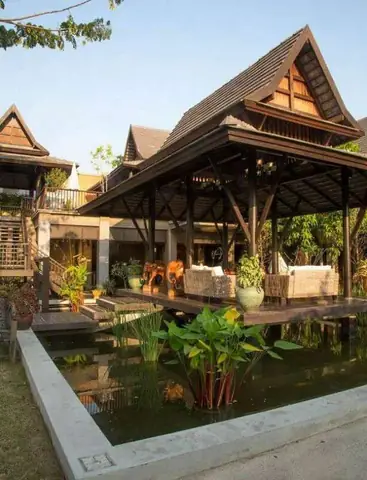 hồ cá ngoài trời đơn giản