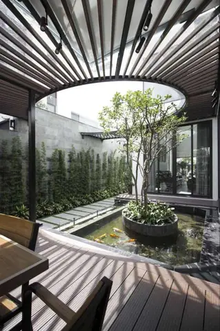 hồ cá ngoài trời đơn giản