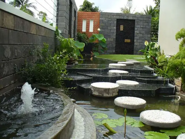 hồ cá ngoài trời đơn giản