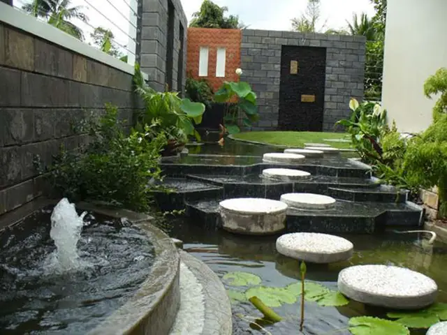 hồ cá ngoài trời đơn giản