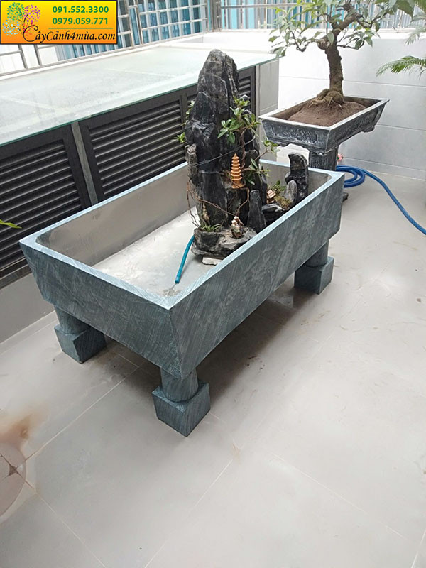 Mô hình bể cá cảnh xi măng chưa hoàn thiện trong xưởng sản xuất
