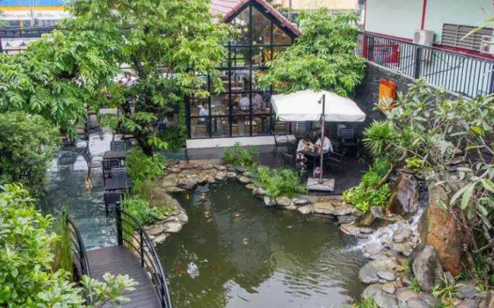 3. Một số mẫu quán cafe cá Koi đẹp hút hồn
