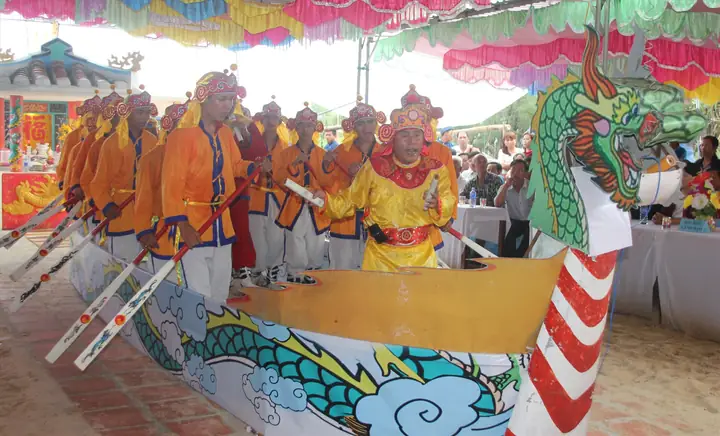 Phong tục thờ  cúng cá Ông